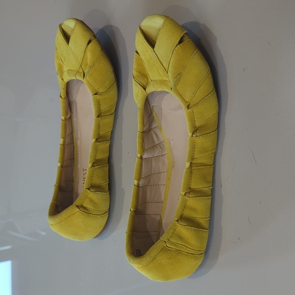 Nine West Yellow Suede Flats - Picture 11 of 11